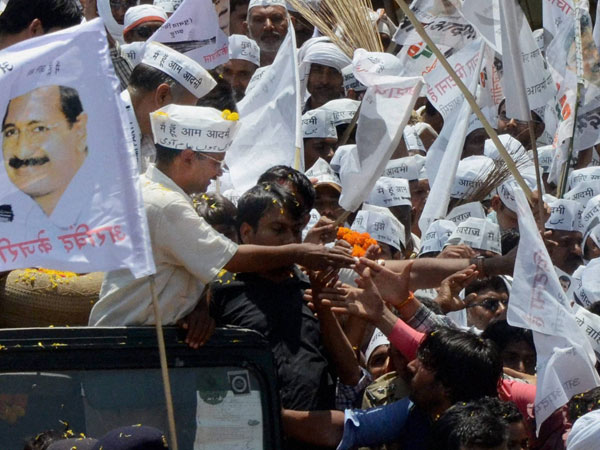 AAP convener Arvind Kejriwal with supporters