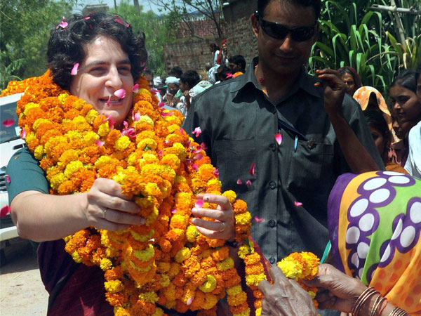 Priyanka Vadra receives garland from a woman