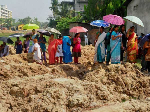 People standing in queue to cast their vote at Baghorbori 