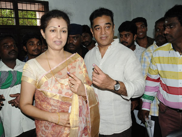 Kamal Hassan casts his vote in Alwarpeth