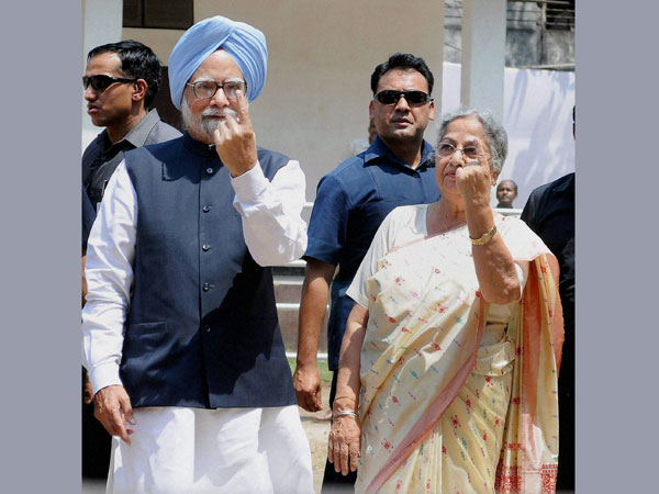 Prime Minister Manmohan Singh and his wife