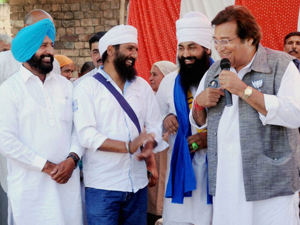 Gurdaspur Vinod Khanna during election campaign