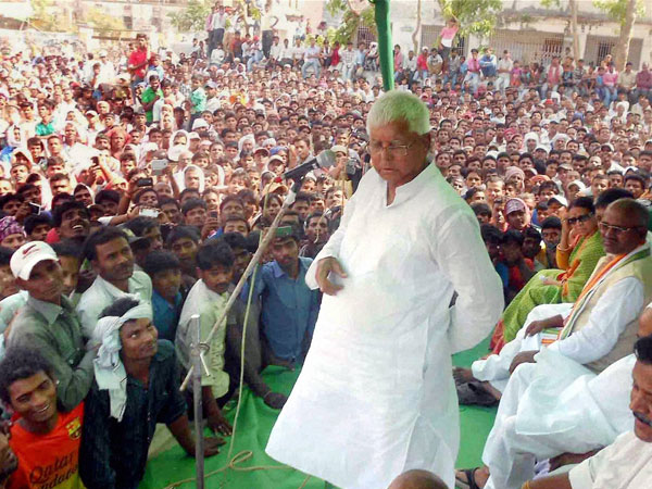 Lalu Prasad addressing an election campaign rally