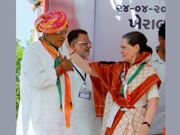 Sonia Gandhi with party leader Shankersinh Vaghela