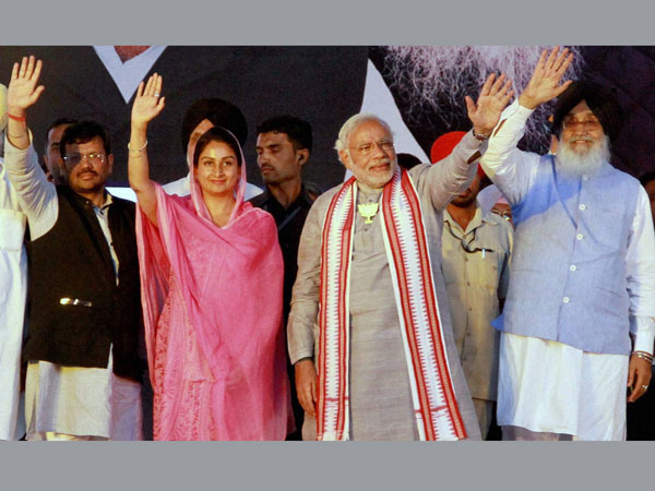 Narendra Modi along with Punjab Chief Minister Parkash Singh Badal