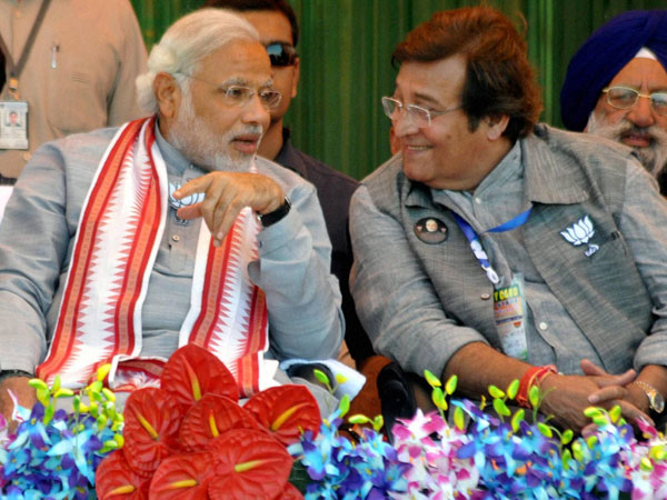 Narendra Modi with party candidate Vinod Khanna