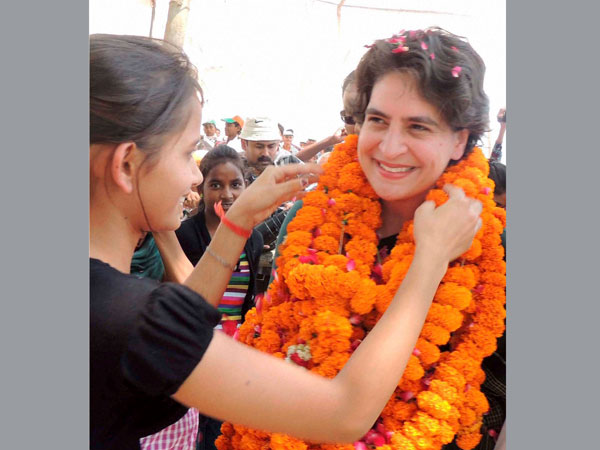 Priyanka Vadra being welcomed during an election campaign