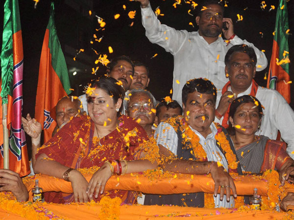 BJP leader Nitin Gadkari and Smriti Irani BJP candidate from Amethi
