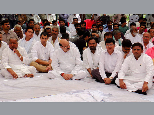Mulayam Singh Yadav and UP Chief Minister Akhilesh Yadav 