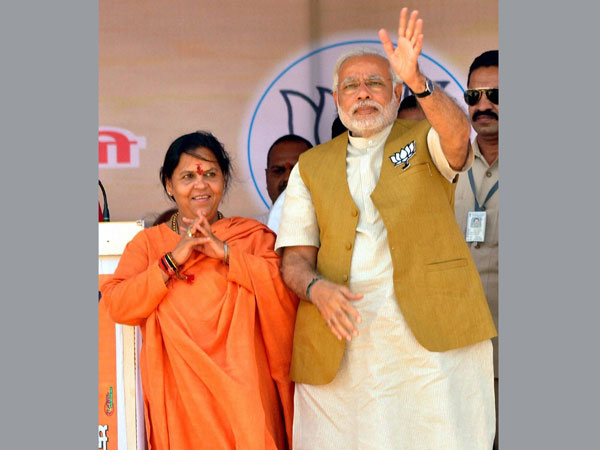 Narendra Modi and party candidate from Jhansi Uma Bharti 