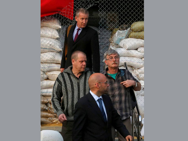 Hostages freed from pro-Russia insurgents