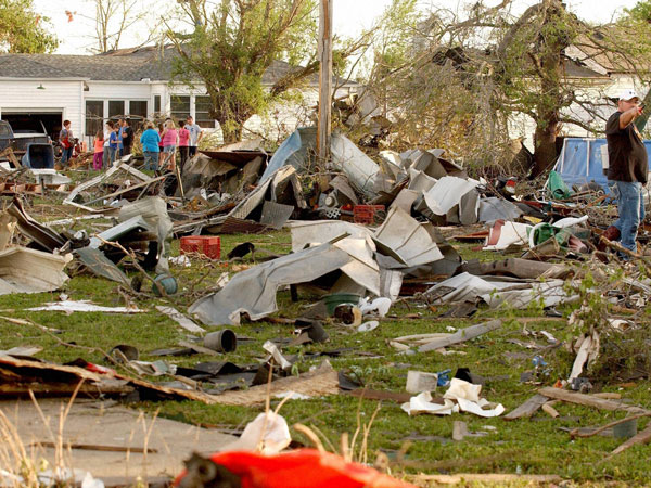Tornadoes rip across Central US