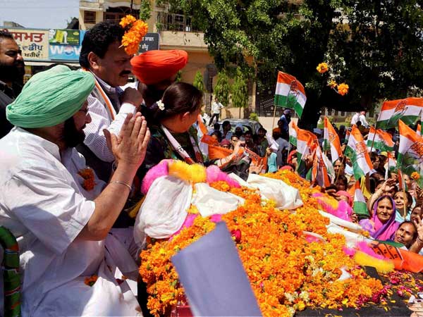 Capt Amrinder Singh during a road show in Amritsar