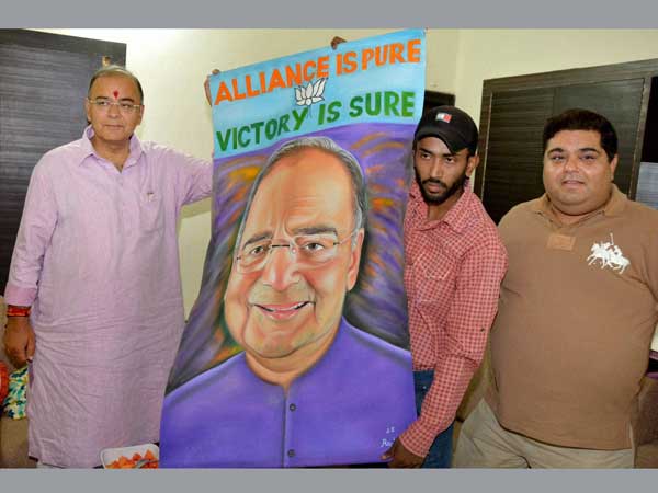 BJP candidate Arun Jaitley to him in Amritsar