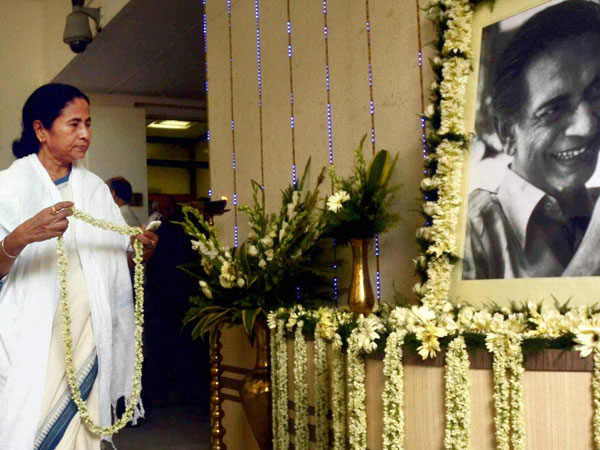 Mamata Banerjee pays tribute to Ray