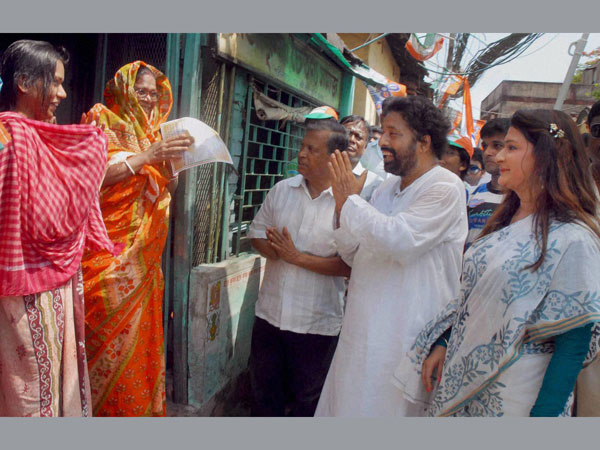 udip Bandyopadhay with his wife and actress Naina Das Bandopadhay (C) during his election campaign rally for Lok Sabha polls
