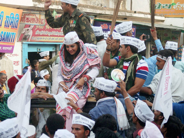 vind Kejriwal's election road show in Varanasi 