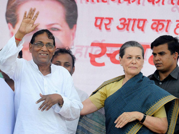 Sonia Gandhi with party candidate Purmansi Ram