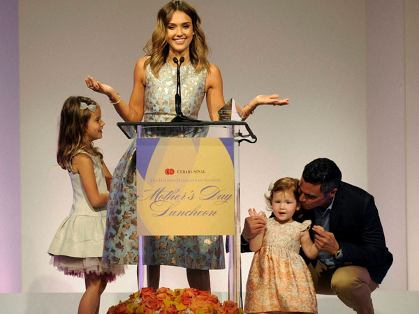 Actress Jessica Alba accepts her Mother of the Year award Actress Jessica Alba accepts her Mother of the Year award