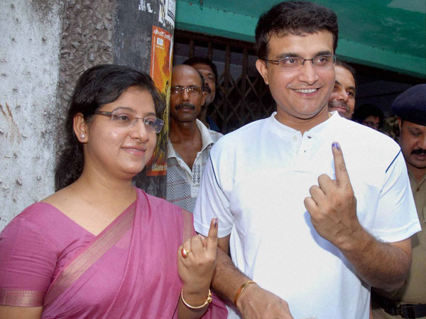 Sourav Ganguly and his wife Dona Ganguly show their marked fingers