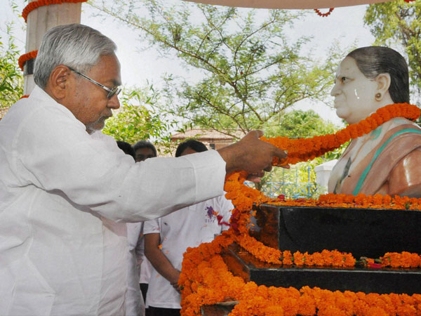 Nitish Kumar pays tribute to his wife the late Manju Sinha