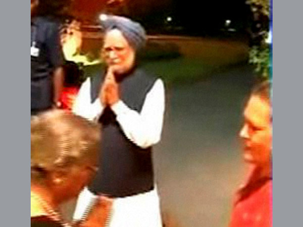 Prime Minister Manmohan Singh arrives at the farewell dinner Prime Minister Manmohan Singh arrives at the farewell dinner