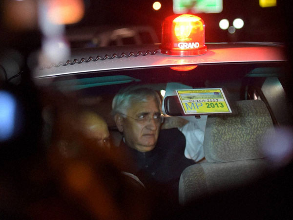 External Affairs Minister Salman Khurshid leaves after attending farewell dinner External Affairs Minister Salman Khurshid leaves after attending farewell dinner