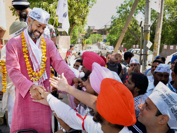 Yogendra Yadav loses from Gurgaon
