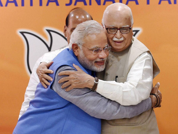 Advani warms up to Modi Advani warms up to Modi