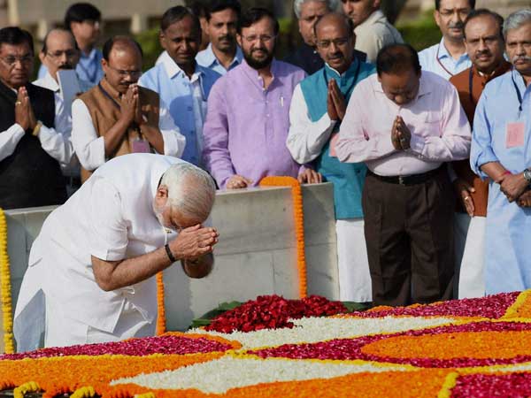 Modi pays homage to Mahatma