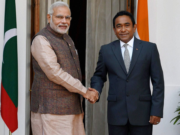 Prime Minister Narendra Modi shake hands with President Abdulla Yameen