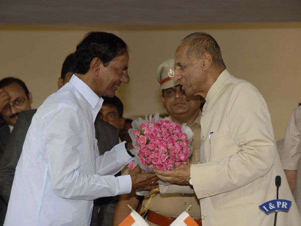 Telangana Governor ESL Narasimhan felicitates K.Chandrasekhar Rao 