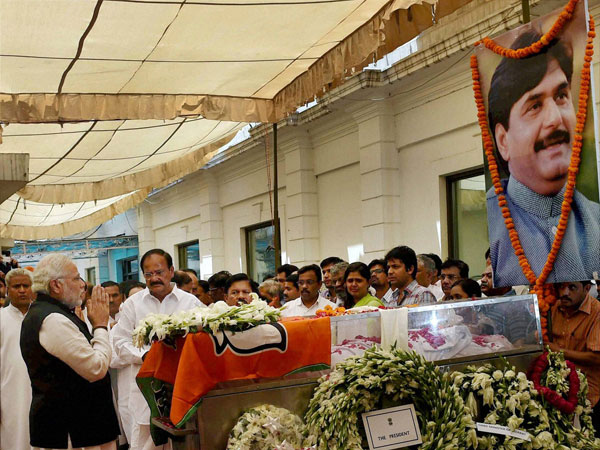 Prime Minister Narendra Modi paying his last respect