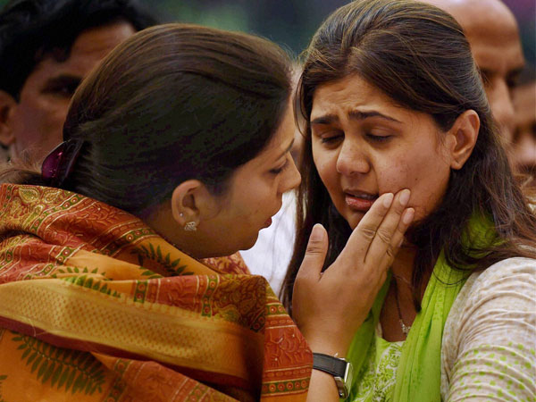 HRD Minister Smriti Irani consoles the daughter