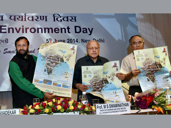 Environment Minister Prakash Javadekar with agriculture scientist M S Swaminathan