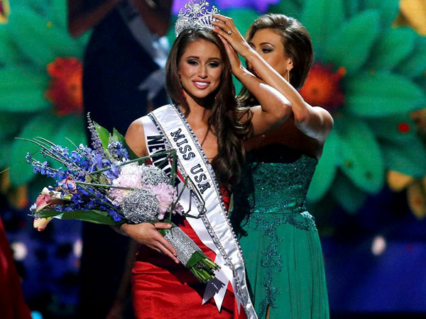 Miss Nevada USA Nia Sanchez is crowned Miss USA