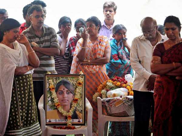 Relatives and family members mourn as they attend the last rites