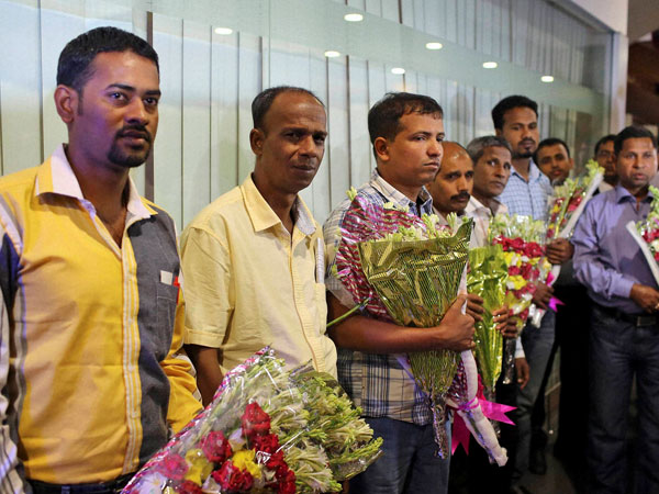 Bangladeshi sailors return home 