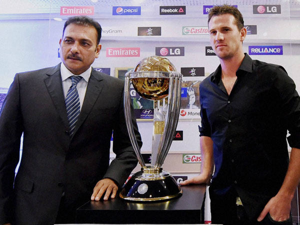 Former Indian captain Ravi Shastri with former Australian cricketer Shaun Tait