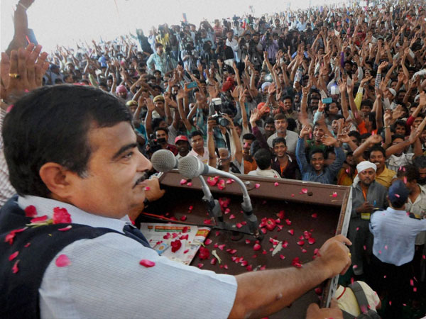 Nitin Gadkari addresses e-rickshaw operators