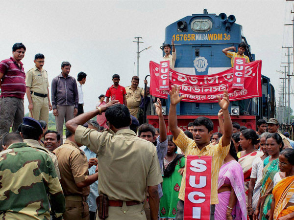 SUCI activists stop the Balurghat-New Jalpaiguri Intercity Express train 