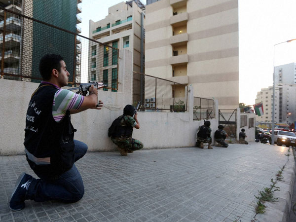 Suicide bomber blows himself 
