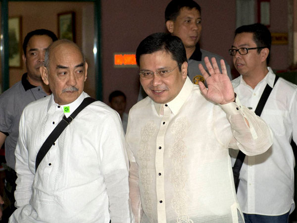 Estrada in jail for plunder Estrada in jail for plunder