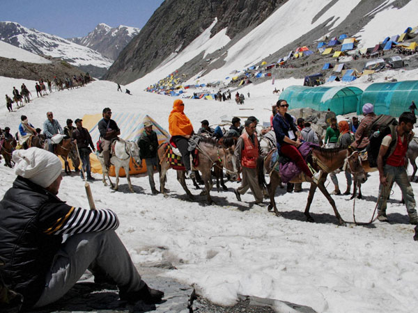 Pilgrims on the way to Amarnath