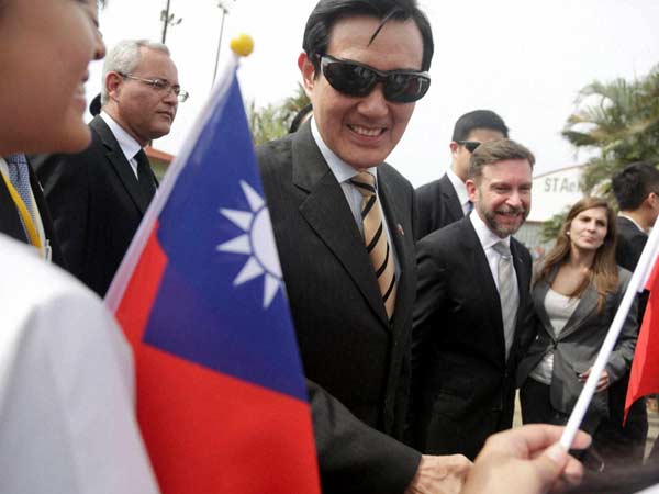 Juan Carlos sworn in as President 