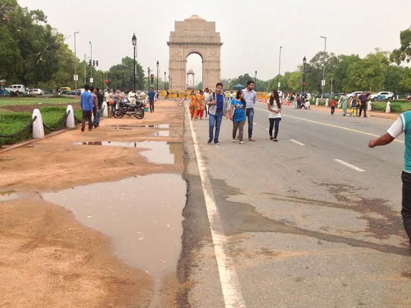 Delhiites enjoy the evening at India Gate