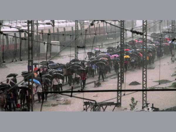People wade through waterlogged streets of Mumbai 