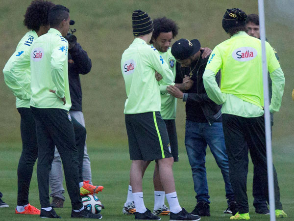 Together, to the goal Together, to the goal