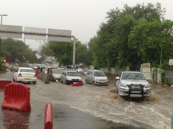 Heavy rains lashes Delhi