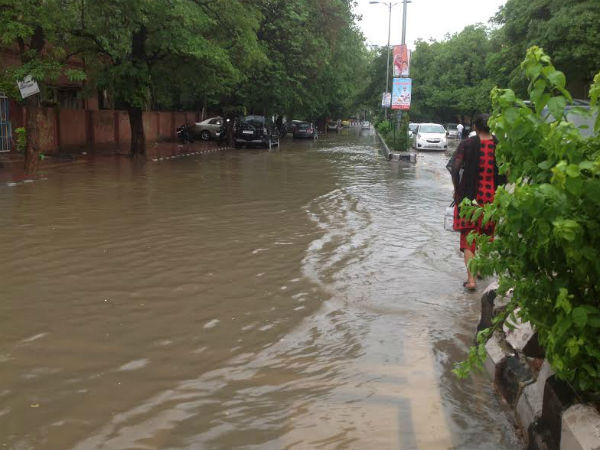 Heavy rains lashes Delhi